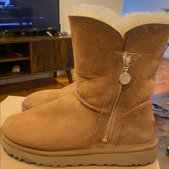 Authentic UGG Tan Sheepskin Boots - Picture 6 of 12